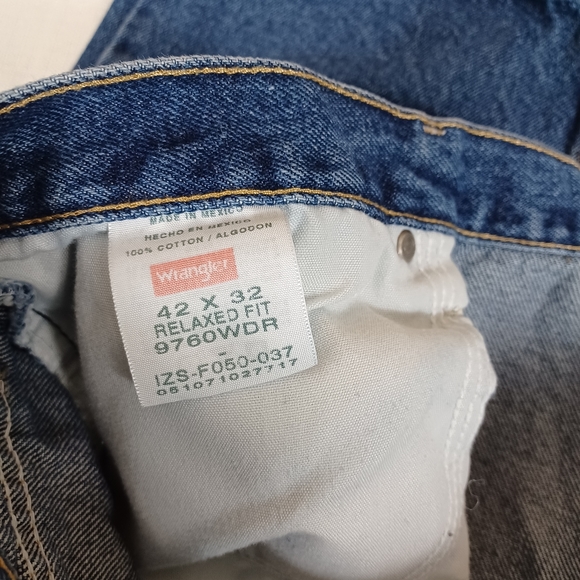 Wrangler men's jeans Sz 42X32 - Picture 2 of 5